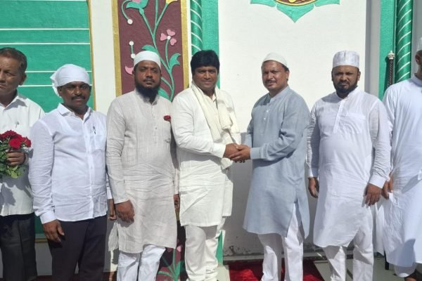 बकरी ईद निमित्त काँग्रेसचे 'मोहब्बत का गुलाब' उपक्रम